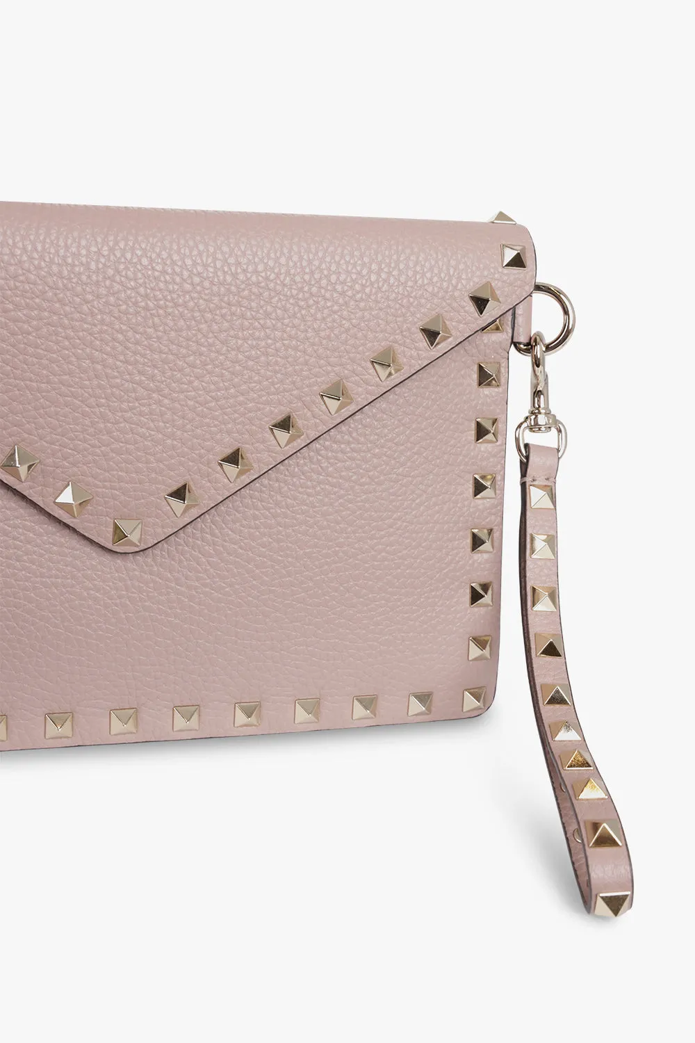 ROCKSTUD MEDIUM POUCH GRAINED | POUDRE